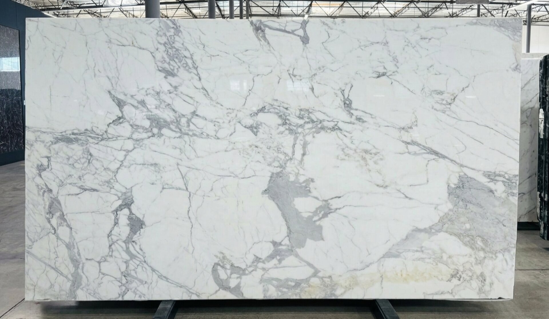Statuario Marble slab at Modul Marble