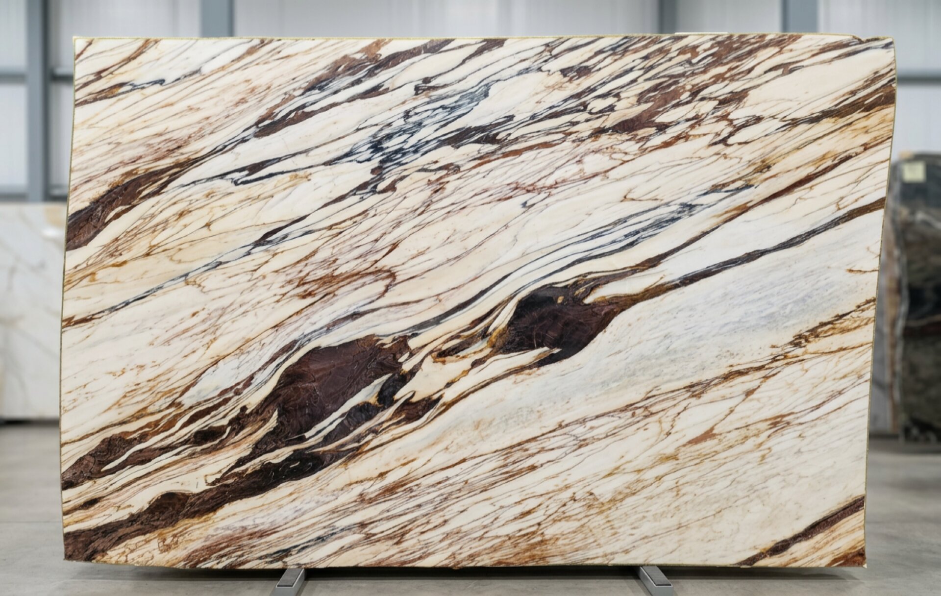 Calacatta Retro Marble Slab in Sun Valley, Los Angeles