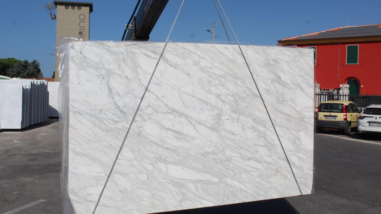 Calacatta Cremo Polished/Honed 3cm