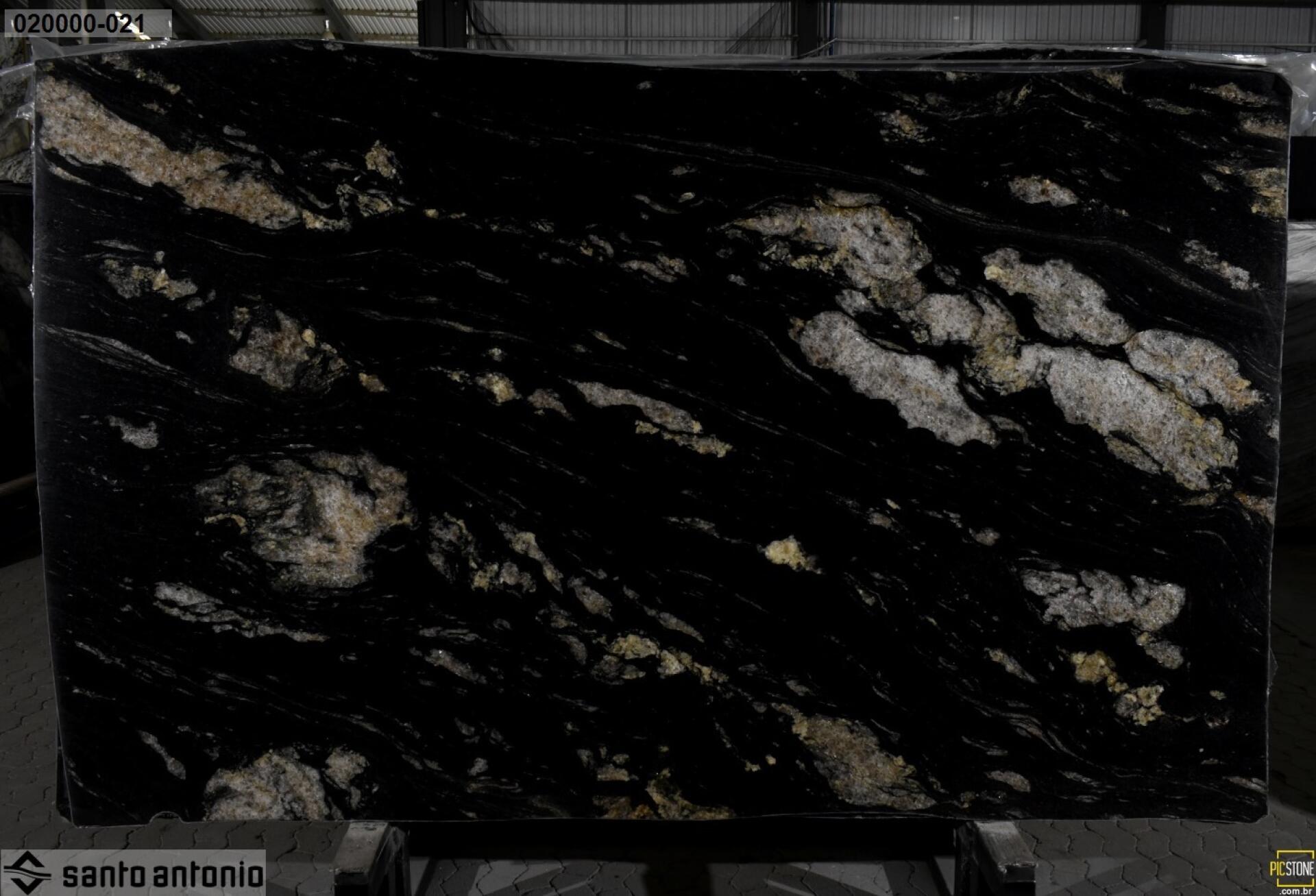 Etna Black