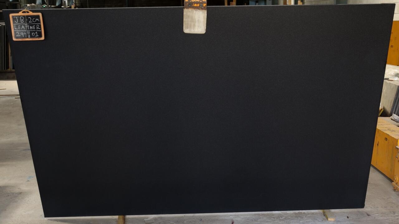 Absolute Black Honed/Leather 2cm