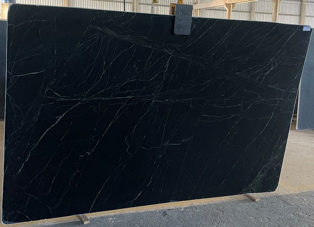 Saratoga Black
