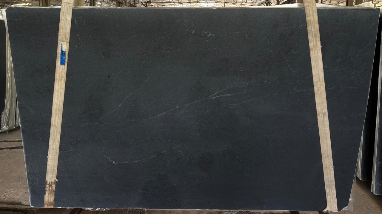 Saratoga Black
