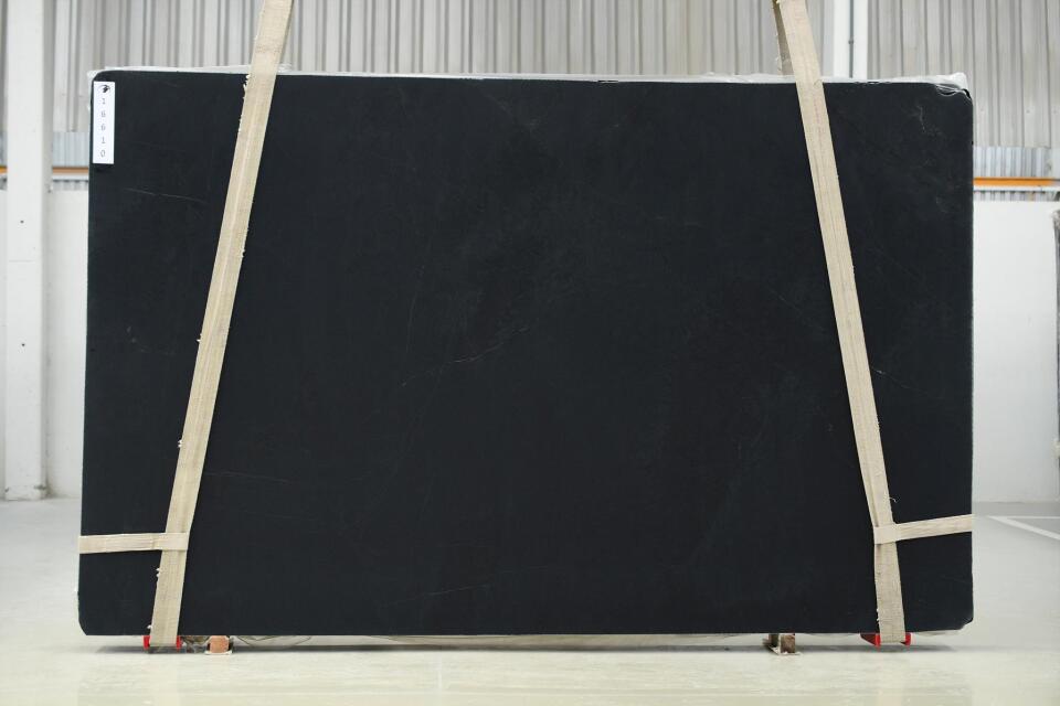Saratoga Black
