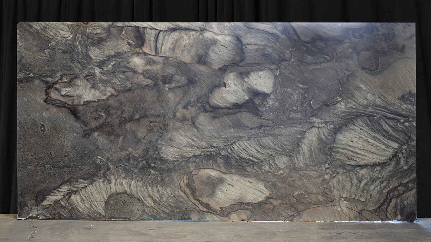 Platinus Dark 2cm Quartzite by PACIFICA