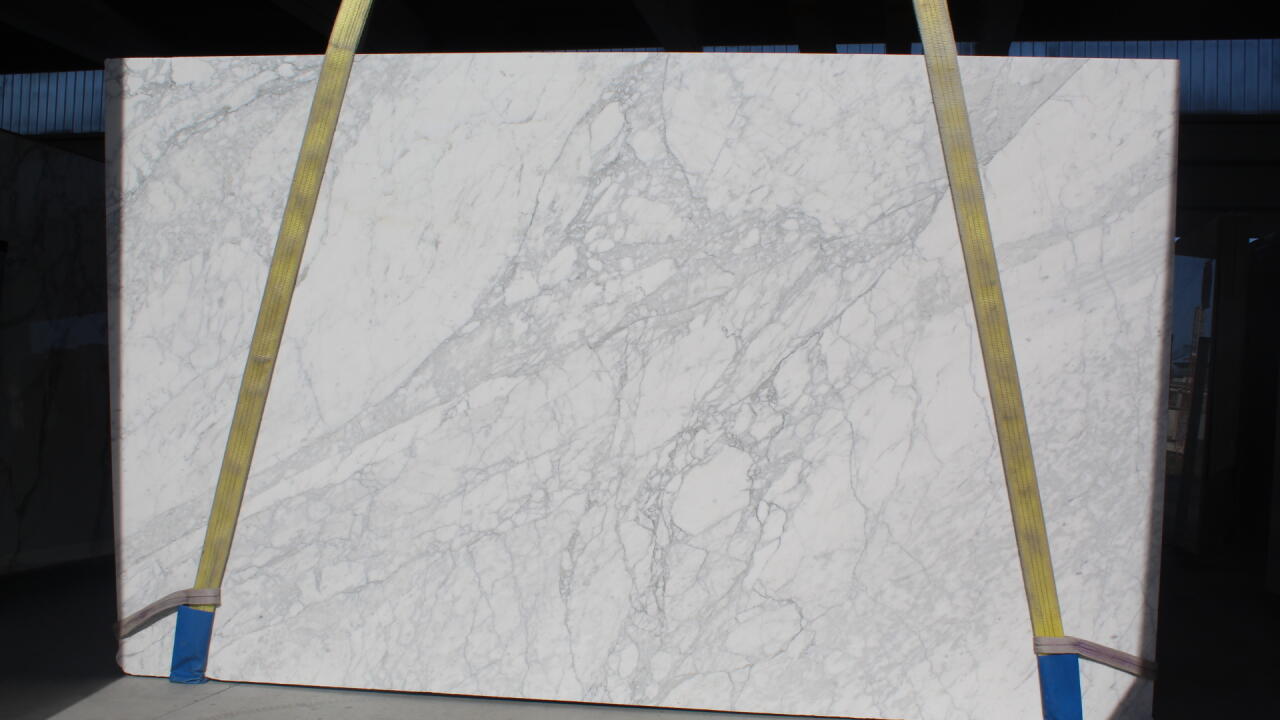 Calacatta Classico Polished/Honed 2cm