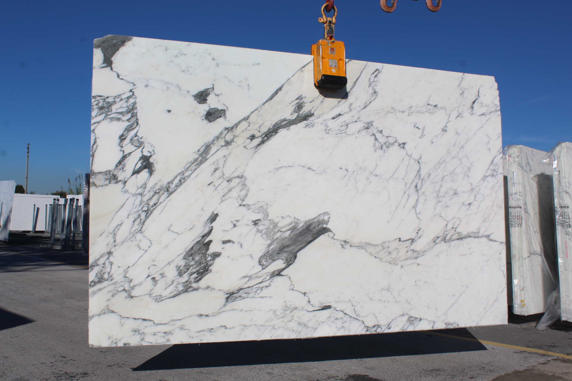 Statuario Marble slab at Modul Marble