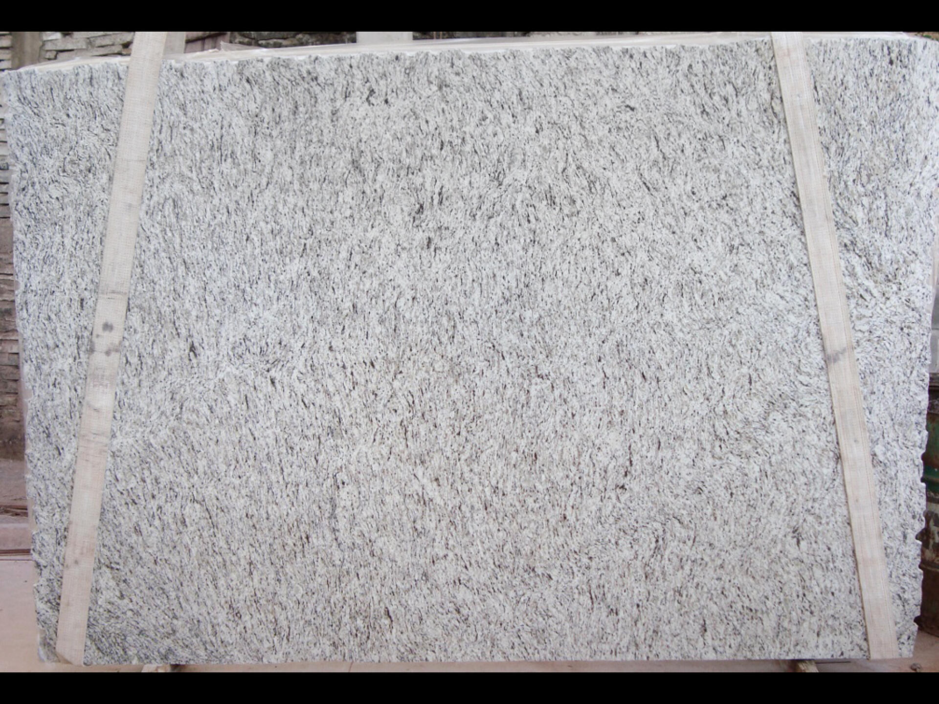 Giallo Ornamental