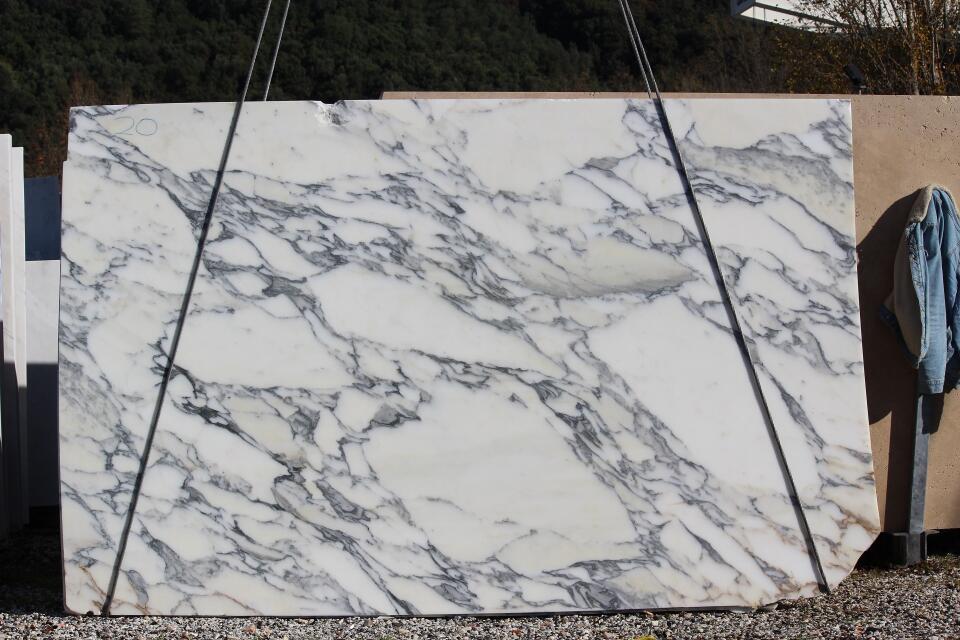 Arabescato Corchia Marble Slab in Sun Valley, Los Angeles