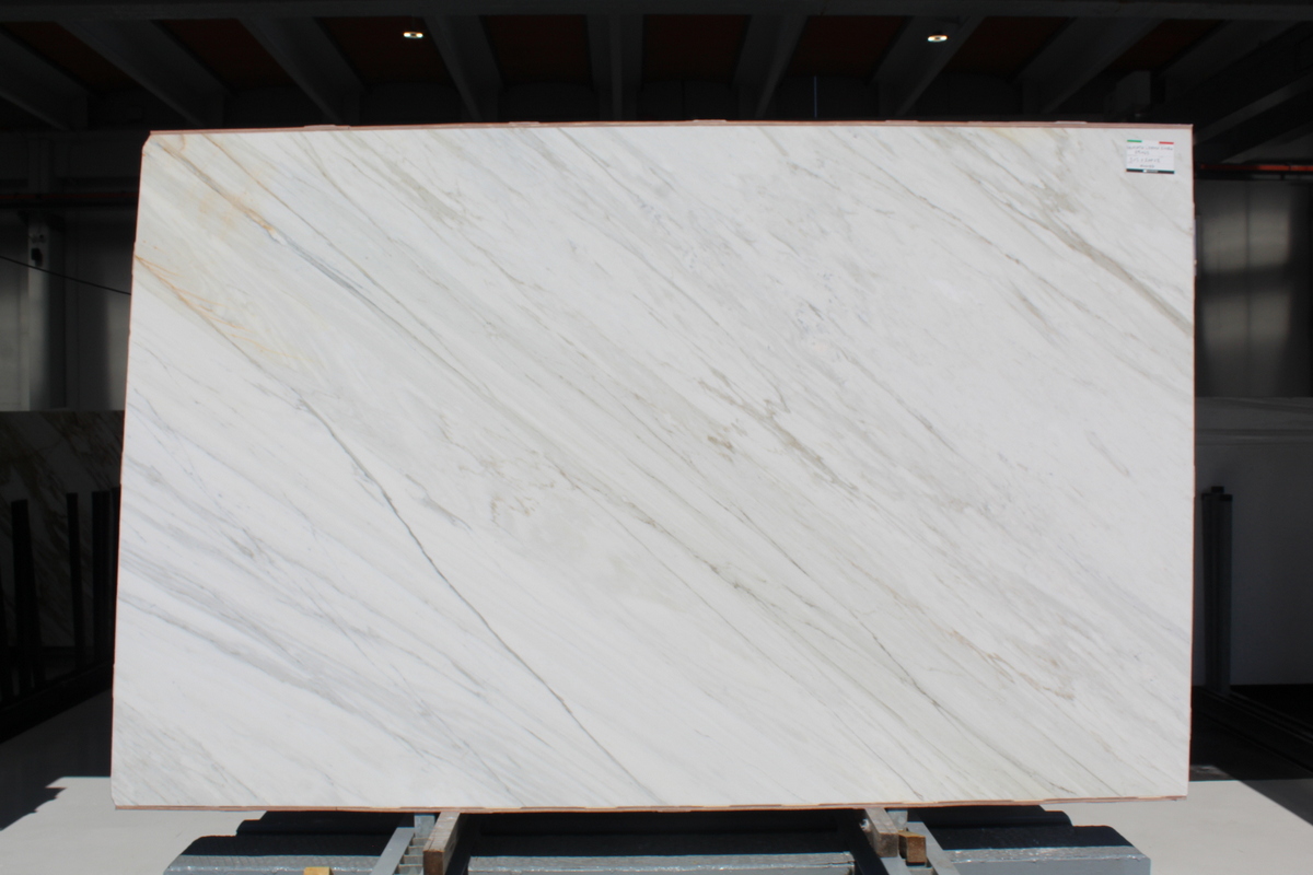 Calacatta Cremo Honed 2cm Marble by PACIFICA