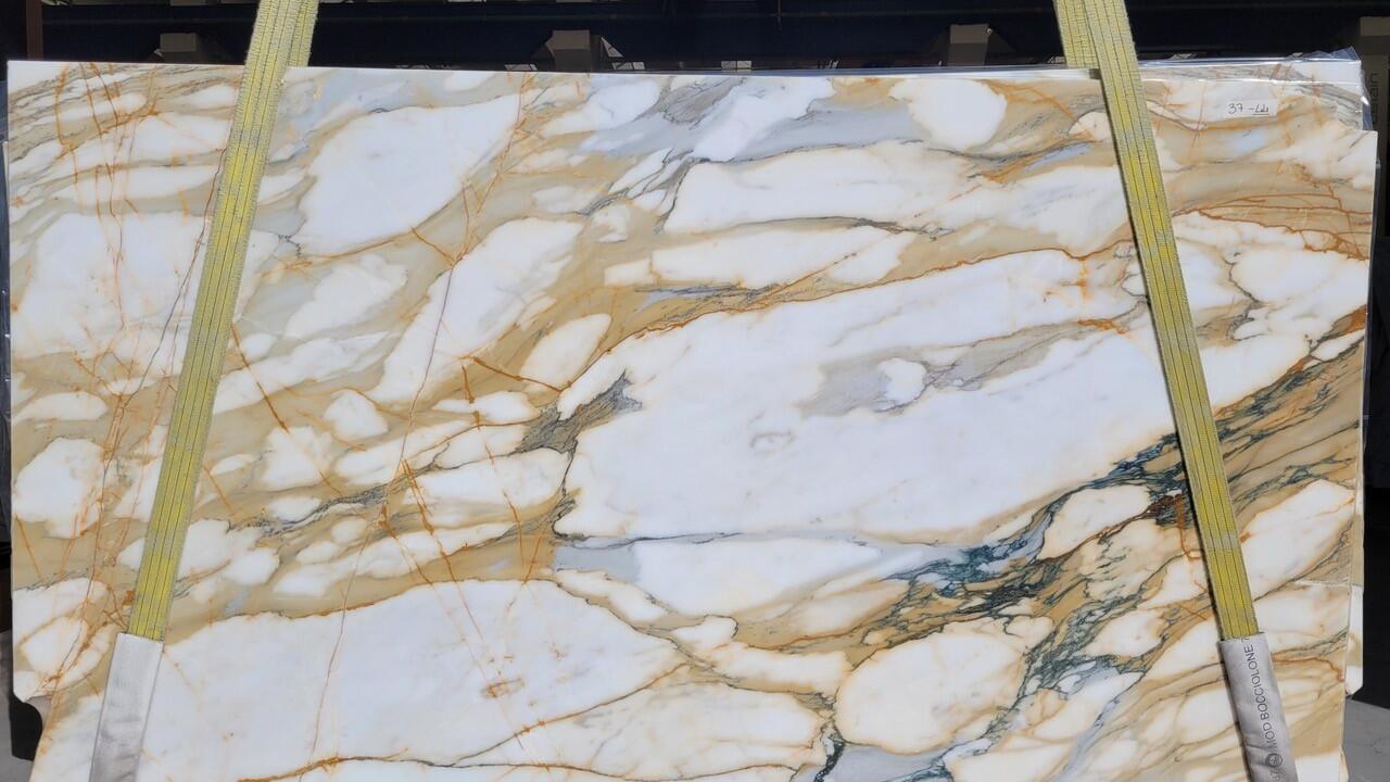 Calacatta Macchia Vecchia Honed 2cm