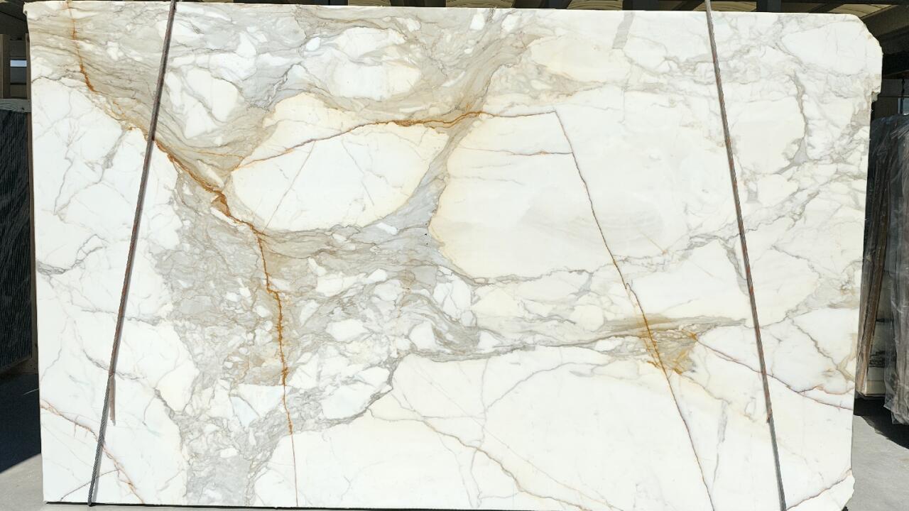 Calacatta Macchia Vecchia Honed 2cm