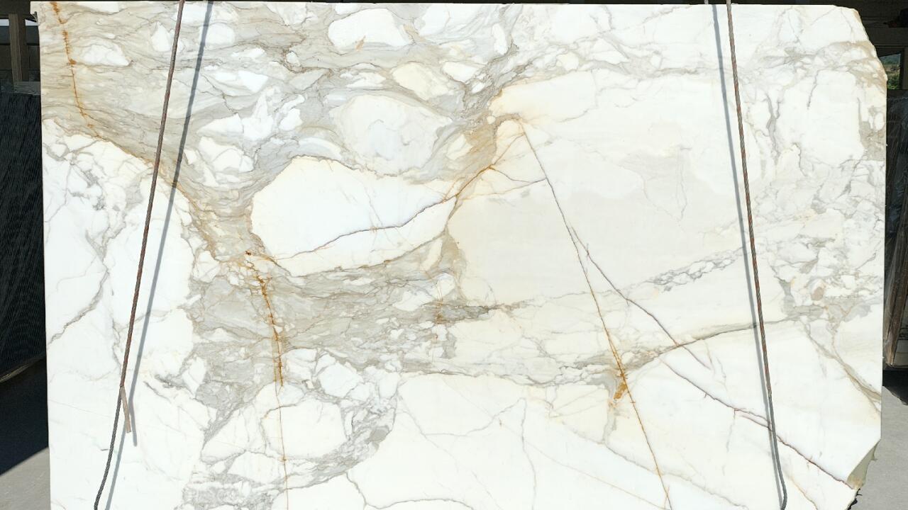 Calacatta Macchia Vecchia Honed 2cm