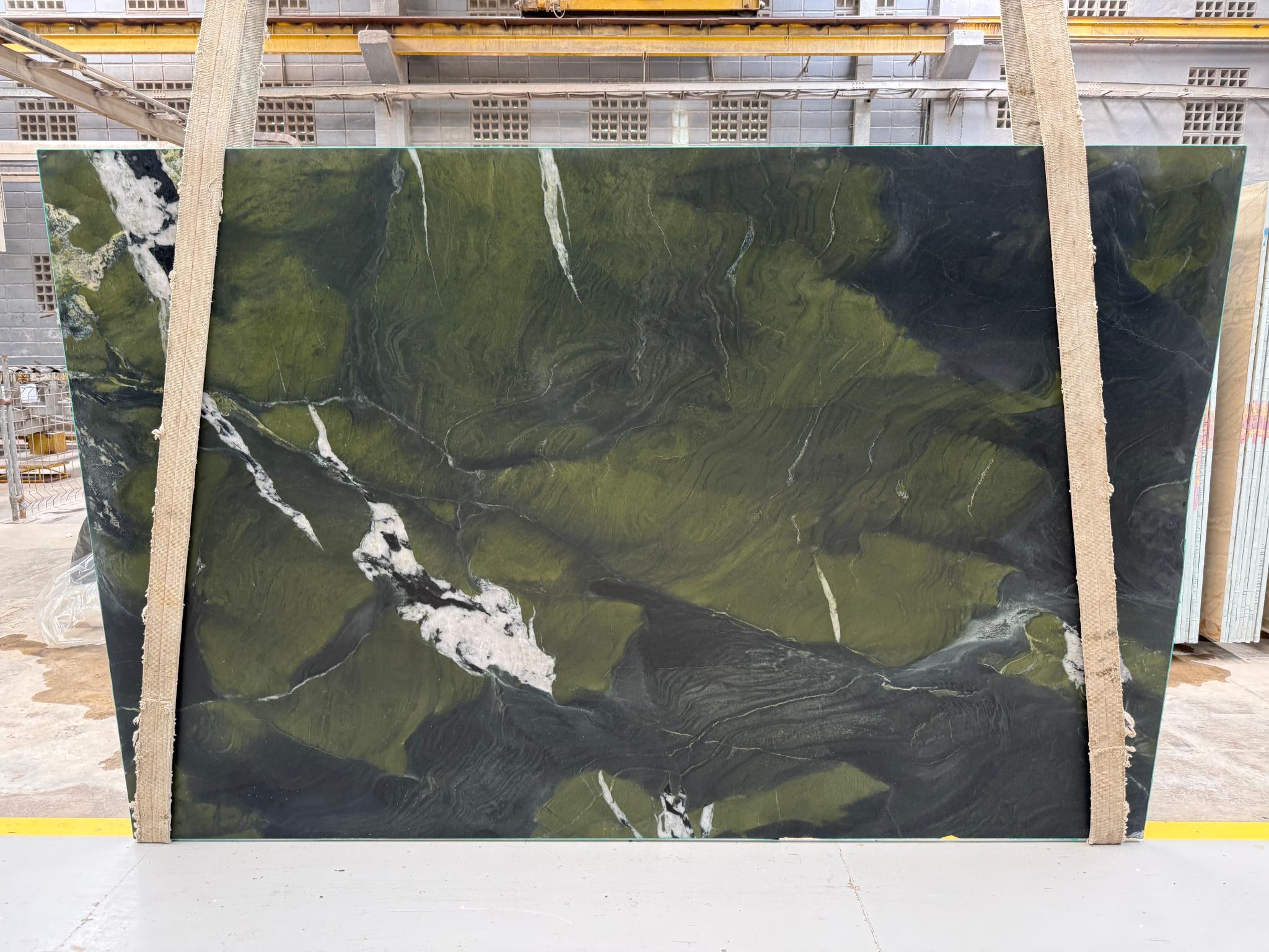 Avocatus Leather 2cm Quartzite by PACIFICA