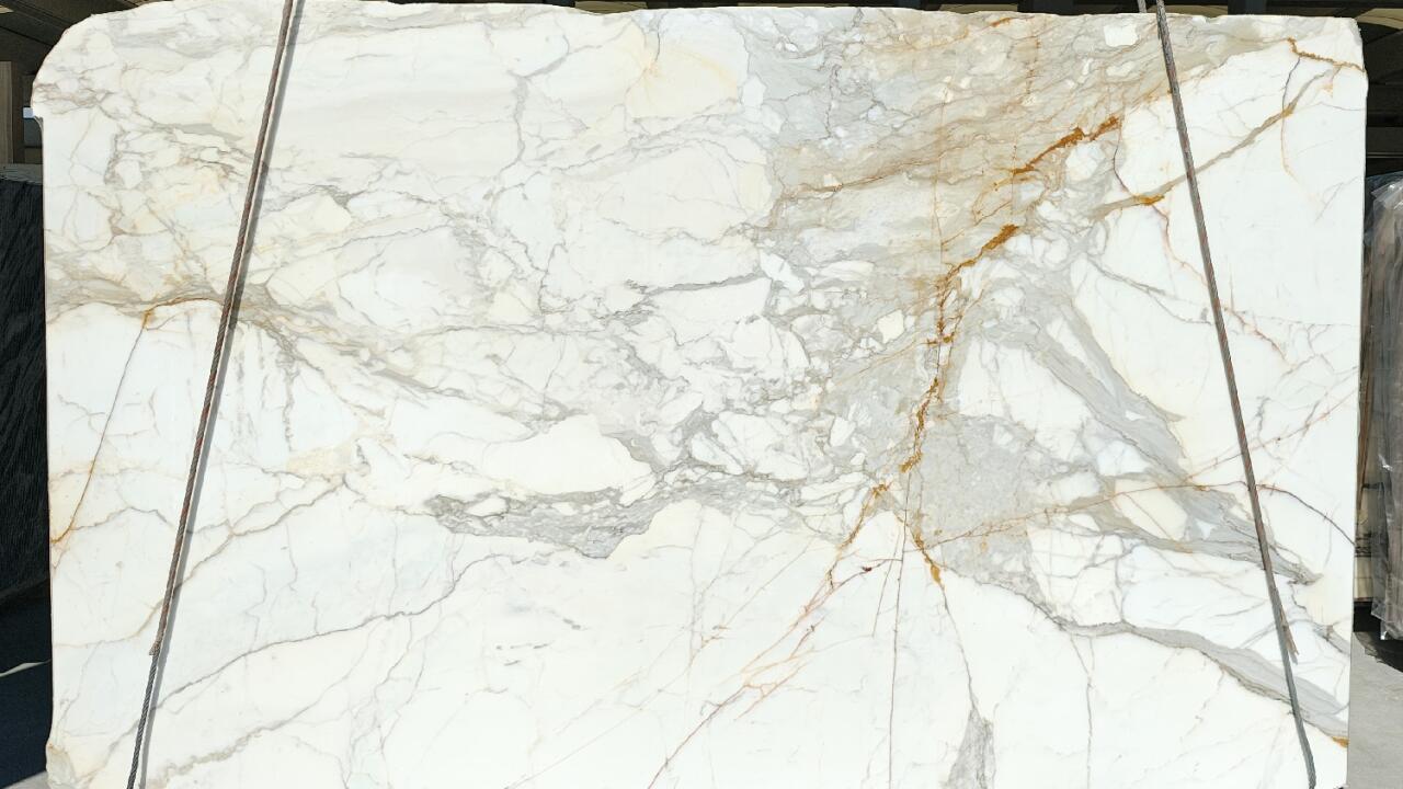 Calacatta Macchia Vecchia Honed 2cm