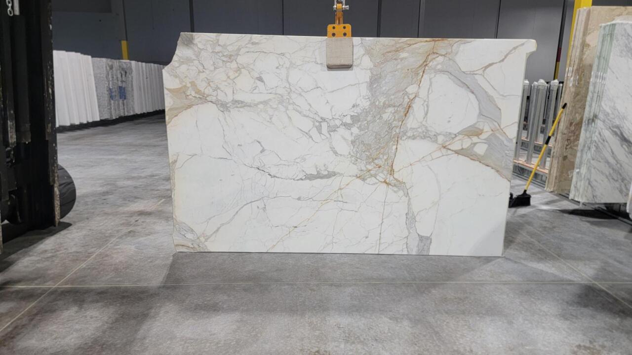 Calacatta Macchia Vecchia Honed 2cm