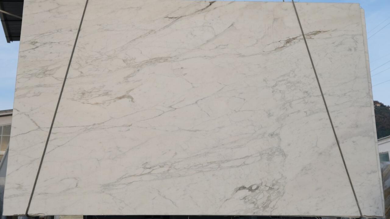 Calacatta Caldia Honed 2cm