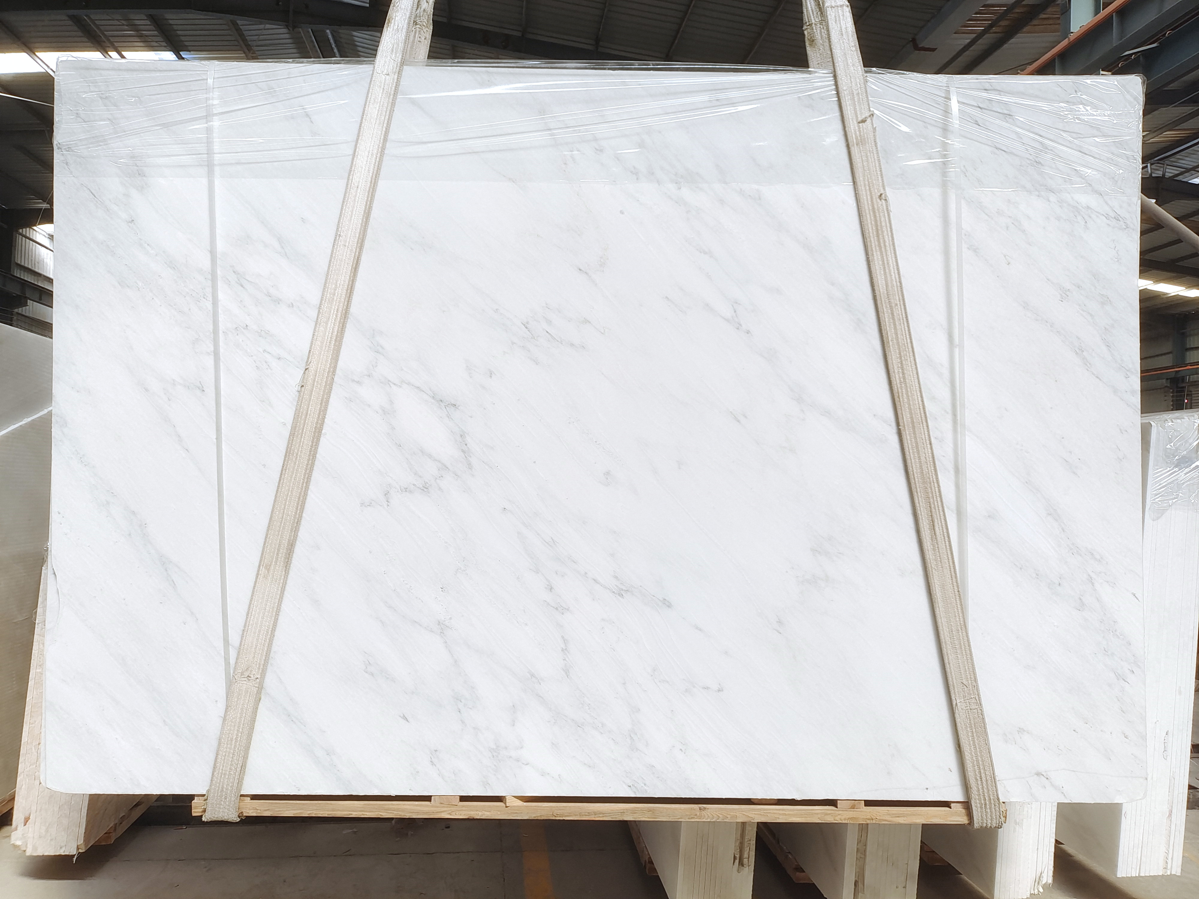 Calacatta Bella Marble Slab in Sun Valley, Los Angeles