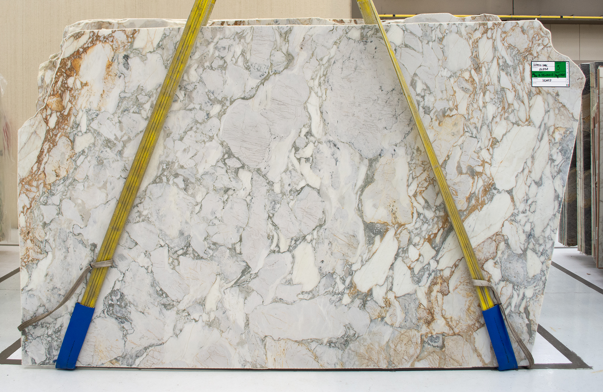 Calacatta Vagli Marble slab at Modul Marble