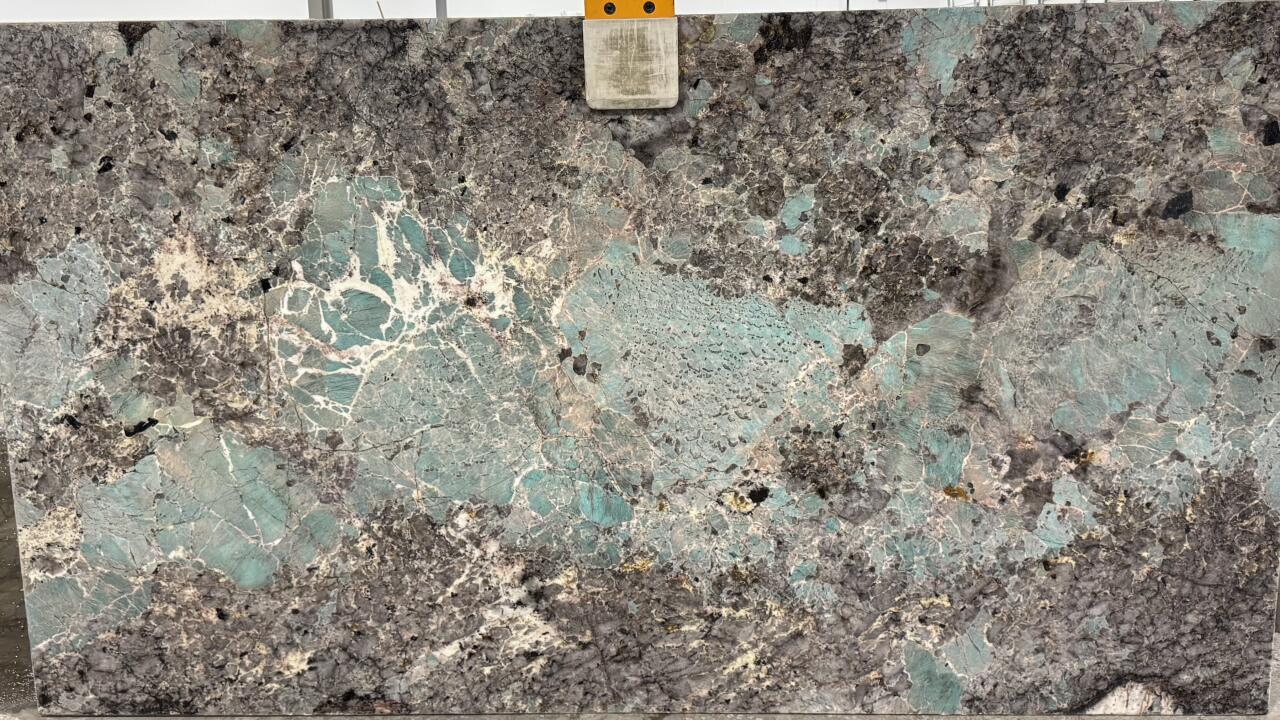 AMAZZONITE TOP
