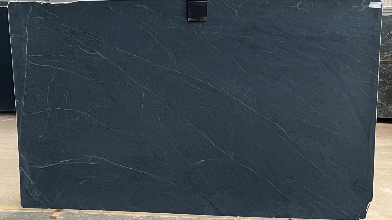 Saratoga Black