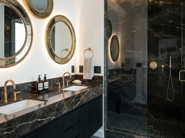Cafe St Laurent Bathroom