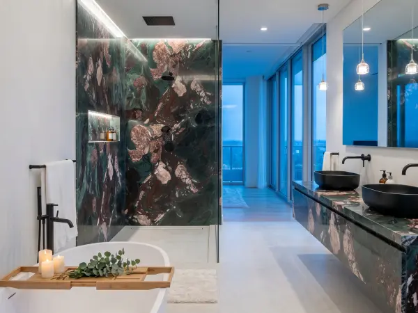 Four Seasons Supreme Modern Bathroom