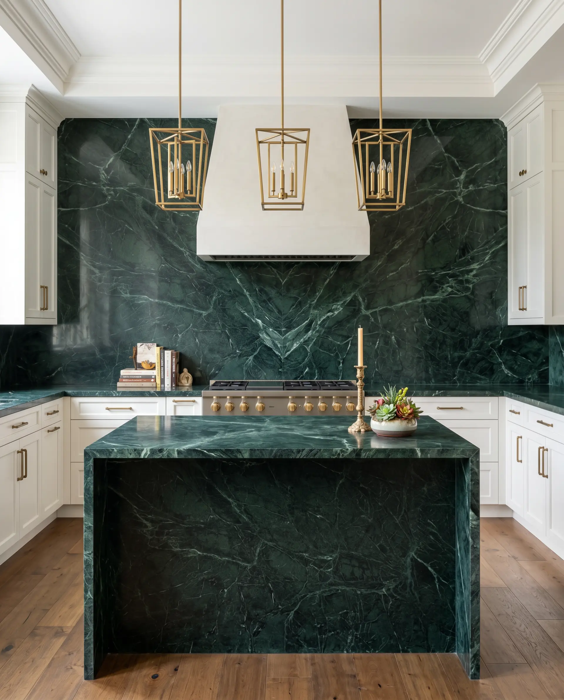 Saratoga Black slab